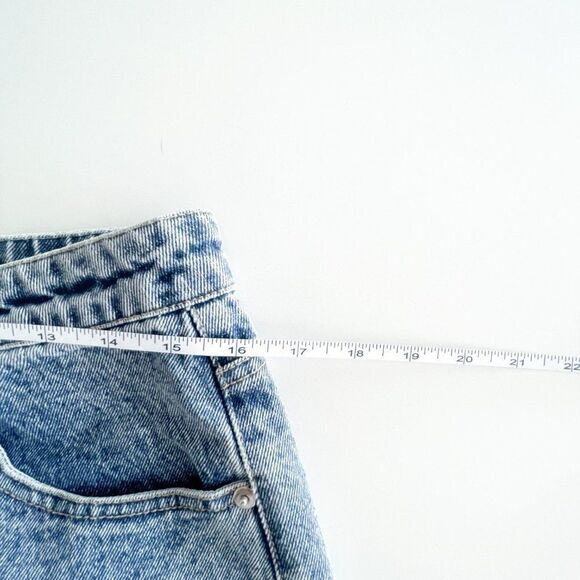 LOST IN LUNAR // The George Shorts // crafted from a 100% cotton denim // Size 8 - Picture 6 of 16